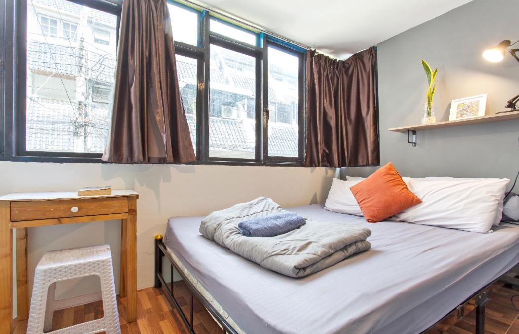 Miku Guesthouse Банкок Екстериор снимка
