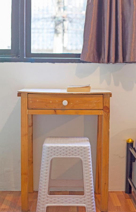 Miku Guesthouse Банкок Екстериор снимка