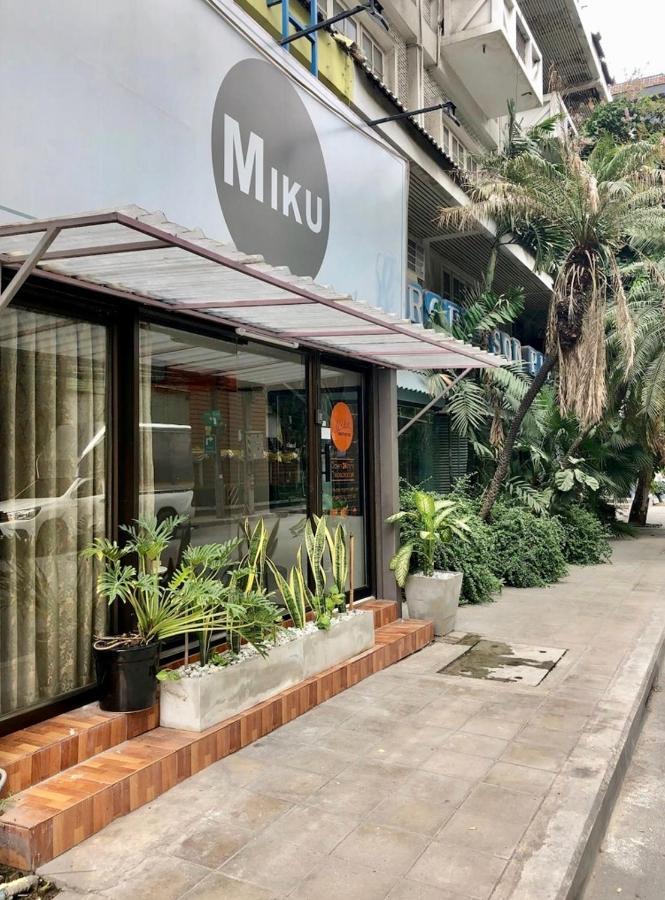 Miku Guesthouse Банкок Екстериор снимка