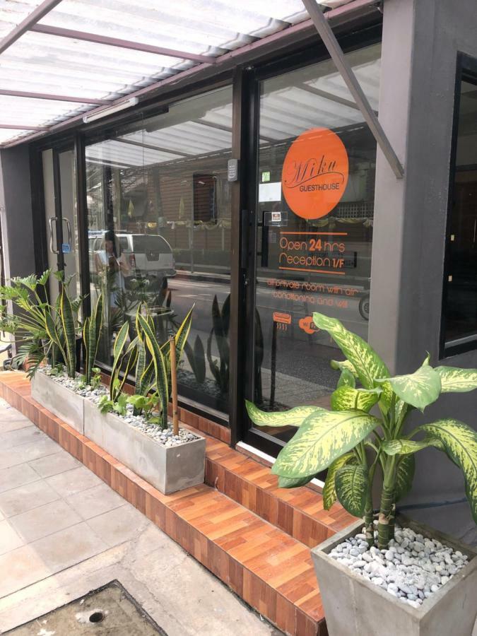 Miku Guesthouse Банкок Екстериор снимка